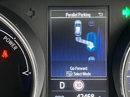 Toyota C-HR 2.0 C-HR Design HEV CVT 5dr 31