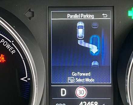 Toyota C-HR 2.0 C-HR Design HEV CVT 5dr 31