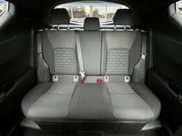 Toyota C-HR 2.0 C-HR Design HEV CVT 5dr 61