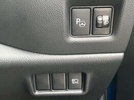 Toyota C-HR 2.0 C-HR Design HEV CVT 5dr 56