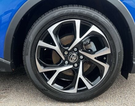 Toyota C-HR 2.0 C-HR Design HEV CVT 5dr 16