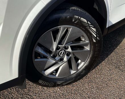 Nissan Qashqai 1.3 Qashqai Acenta Premium T MHEV CVT 5dr 3