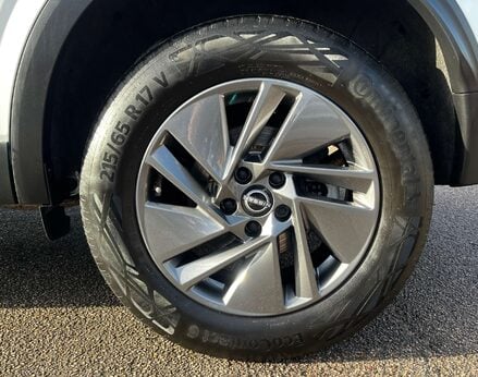 Nissan Qashqai 1.3 Qashqai Acenta Premium T MHEV CVT 5dr 13