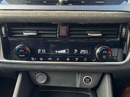 Nissan Qashqai 1.3 Qashqai Acenta Premium T MHEV CVT 5dr 54