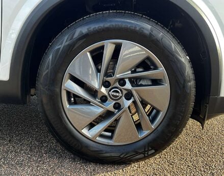 Nissan Qashqai 1.3 Qashqai Acenta Premium T MHEV CVT 5dr 15