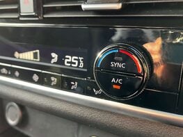 Nissan Qashqai 1.3 Qashqai Acenta Premium T MHEV CVT 5dr 56