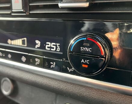 Nissan Qashqai 1.3 Qashqai Acenta Premium T MHEV CVT 5dr 56