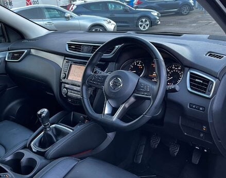 Nissan Qashqai 1.3 Qashqai N-Motion DiG-T 5dr 18