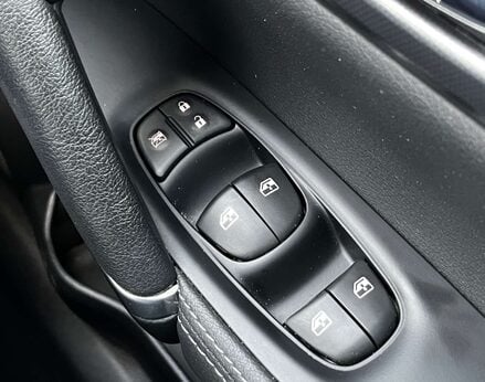 Nissan Qashqai 1.3 Qashqai N-Motion DiG-T 5dr 62