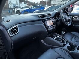 Nissan Qashqai 1.3 Qashqai N-Motion DiG-T 5dr 17