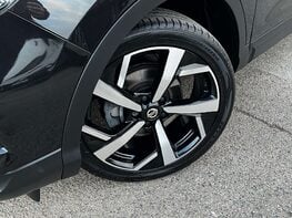 Nissan Qashqai 1.3 Qashqai N-Motion DiG-T 5dr 3