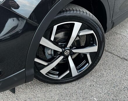 Nissan Qashqai 1.3 Qashqai N-Motion DiG-T 5dr 3