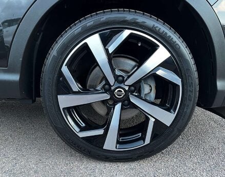 Nissan Qashqai 1.3 Qashqai N-Motion DiG-T 5dr 12