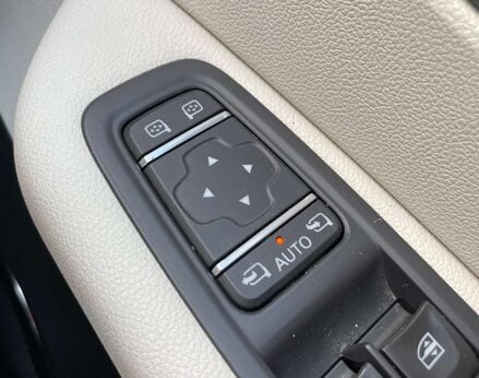 Renault Captur 1.3 Captur GT Line TCe Auto 5dr 53