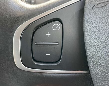 Renault Captur 1.3 Captur GT Line TCe Auto 5dr 47