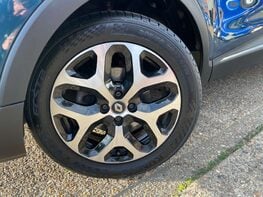 Renault Captur 1.3 Captur GT Line TCe Auto 5dr 3