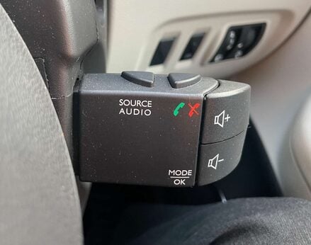 Renault Captur 1.3 Captur GT Line TCe Auto 5dr 49