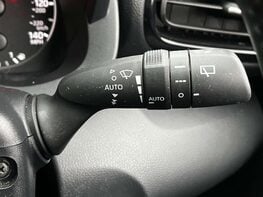 Toyota Yaris 1.5 Yaris Icon HEV CVT 5dr 59