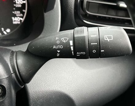 Toyota Yaris 1.5 Yaris Icon HEV CVT 5dr 59