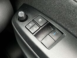 Toyota Yaris 1.5 Yaris Icon HEV CVT 5dr 61