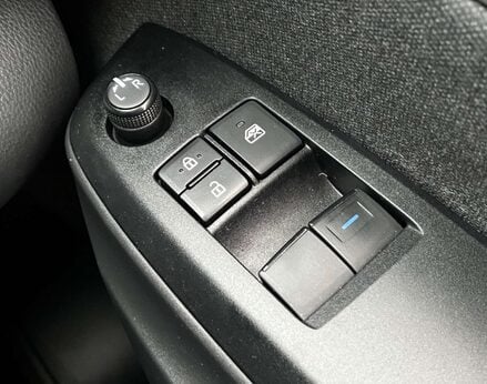 Toyota Yaris 1.5 Yaris Icon HEV CVT 5dr 61