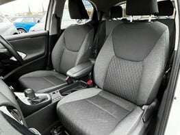 Toyota Yaris 1.5 Yaris Icon HEV CVT 5dr 63