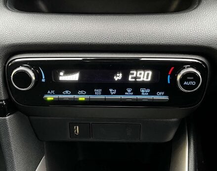 Toyota Yaris 1.5 Yaris Icon HEV CVT 5dr 51