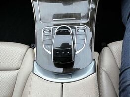 Mercedes-Benz C Class 2.1 C220 Sport Premium Bluetec Auto 4dr 56