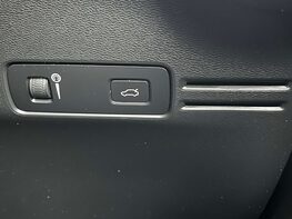 Volvo XC40 1.5 XC40 R-Design Pro T3 Auto 5dr 56