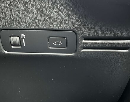 Volvo XC40 1.5 XC40 R-Design Pro T3 Auto 5dr 56