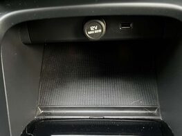 Volvo XC40 1.5 XC40 R-Design Pro T3 Auto 5dr 48