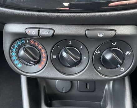 Vauxhall Corsa 1.4 Corsa Energy 5dr 34