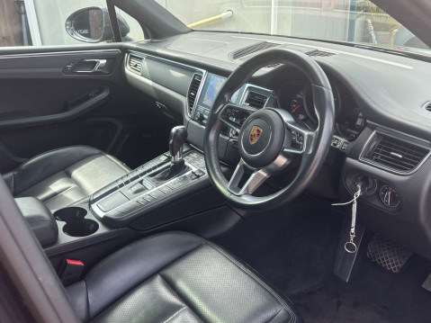 Porsche Macan 2.0 Macan Semi-Auto 4WD 5dr 8