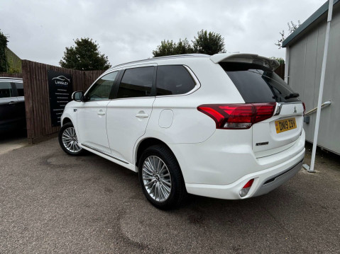 Mitsubishi Outlander 2.4 Outlander Juro PHEV CVT 4WD 5dr 3