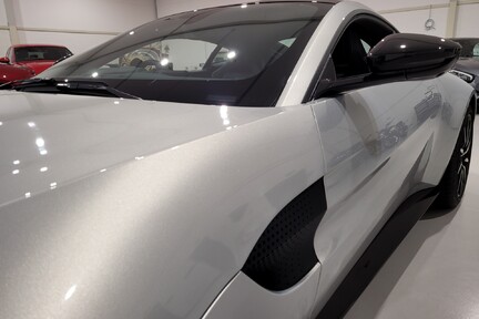 Aston Martin Vantage V8 Sportshift II 33