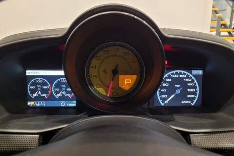 Ferrari 458 ITALIA DCT 10