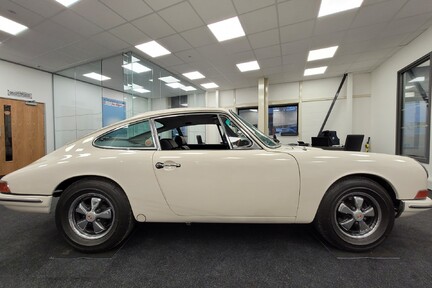 Porsche 912 SWB Coupe LHD 2