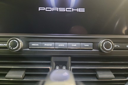 Porsche Macan PDK 12