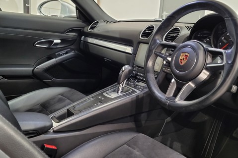 Porsche 718 CAYMAN PDK 11