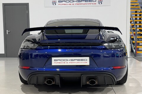 Porsche 718 CAYMAN GT4 PDK 4