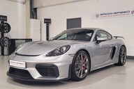 Porsche 718 CAYMAN GT4 1