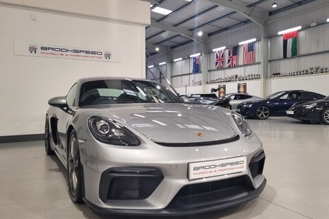 Porsche 718 CAYMAN GT4 34