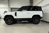 Land Rover Defender X-DYNAMIC SE MHEV 9