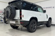 Land Rover Defender X-DYNAMIC SE MHEV 7