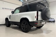 Land Rover Defender X-DYNAMIC SE MHEV 3