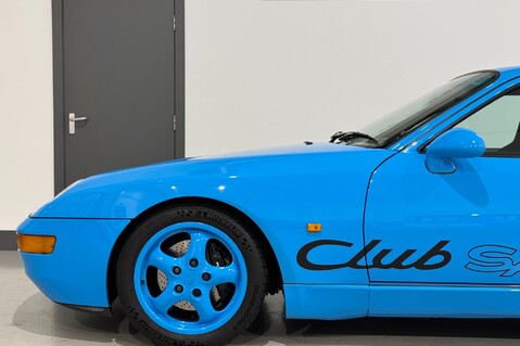 Porsche 968 CLUB SPORT 32