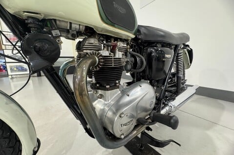 Triumph TR6 650cc 17