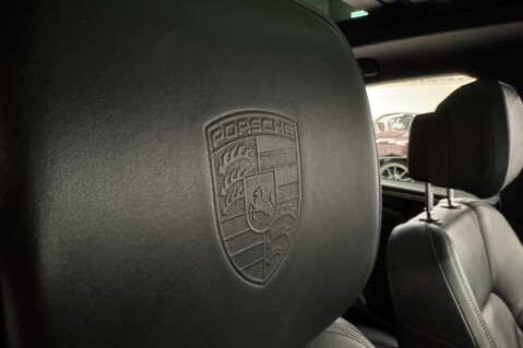 Porsche Macan PDK 22