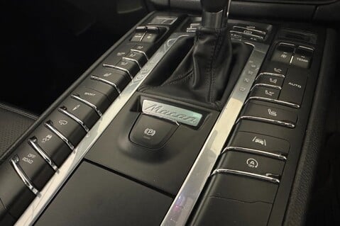 Porsche Macan PDK 33