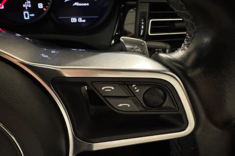 Porsche Macan PDK 26